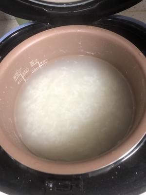 一粥兩喝無雞精健康版(皮蛋瘦肉粥2碗+素食蔬菜粥1碗)的做法 步驟1