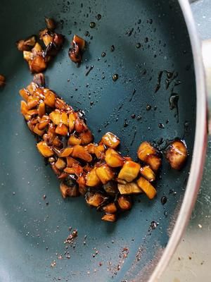 口味十足的素食炒饭 5分钟茄子炒饭的做法 步骤2