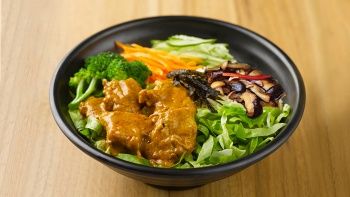猴头菇仁当咖喱碗饭俯视图