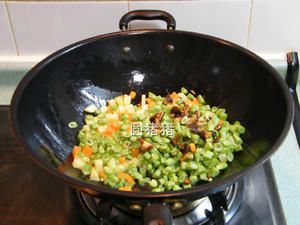 雜蔬炒飯——健康素食的做法 步驟4