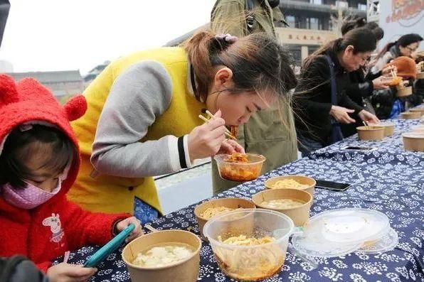 一无是处？专家揭凉皮“营养真相”：你吃进去的大概只有热量了