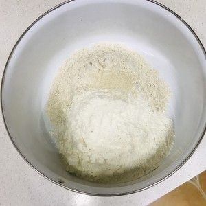 全麥粉冷藏發(fā)酵法（饅頭包子等，非面包）的做法步驟 第1步