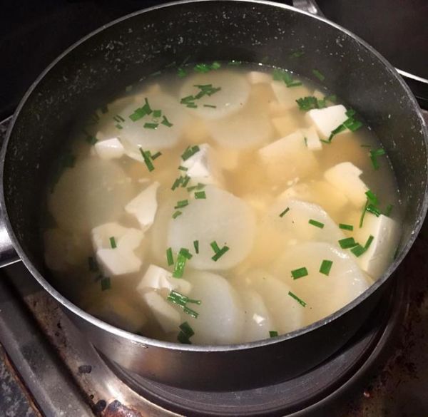 清清淡淡白萝卜豆腐汤（简易版）的做法