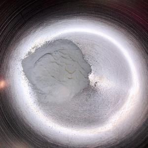 自制酸奶（健康方便）自制的酸奶可以搭配成很多美味的做法 步骤1