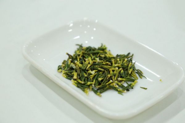 莲子芯的功效 莲子芯的作用及禁忌症 吃莲子心有哪些注意事项