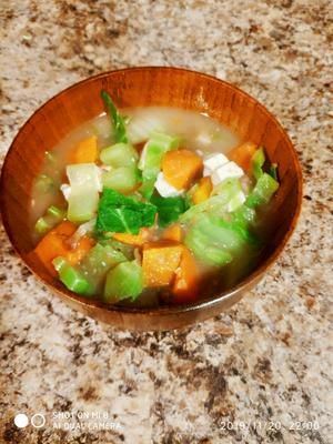 『留學(xué)生菜譜』冬日雜蔬湯·富含維生素(每餐200卡)的做法 步驟8