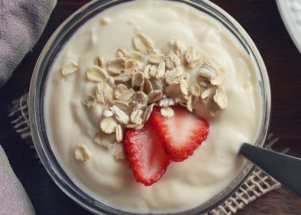 Yogur de naranja con fresas