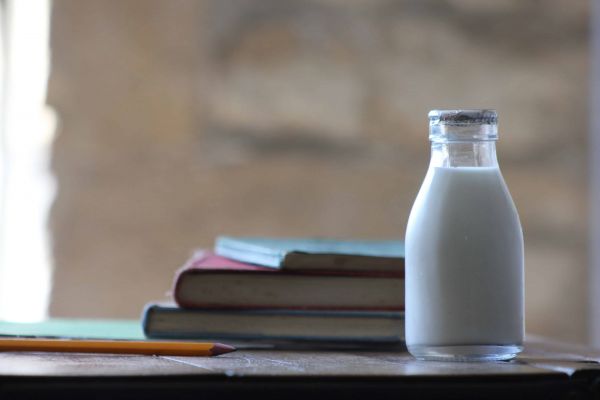 leche en un bote