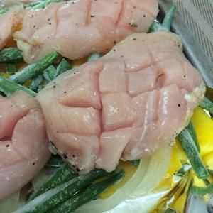【减脂增肌】超级食谱之咖喱烤鸡胸佐清新薄荷酸奶酱 Superfood chicken curry by Jamie Oliver的做法 步骤2