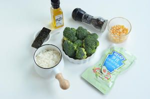 一人食—清新健康西蘭花飯團(tuán)的做法 步驟1
