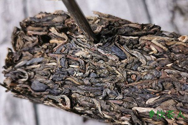 饼茶如何敲开，压缩的饼茶怎么分开