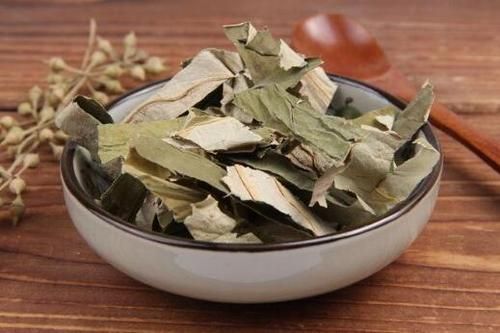 山楂决明荷叶茶：健胃消食，润肠通便