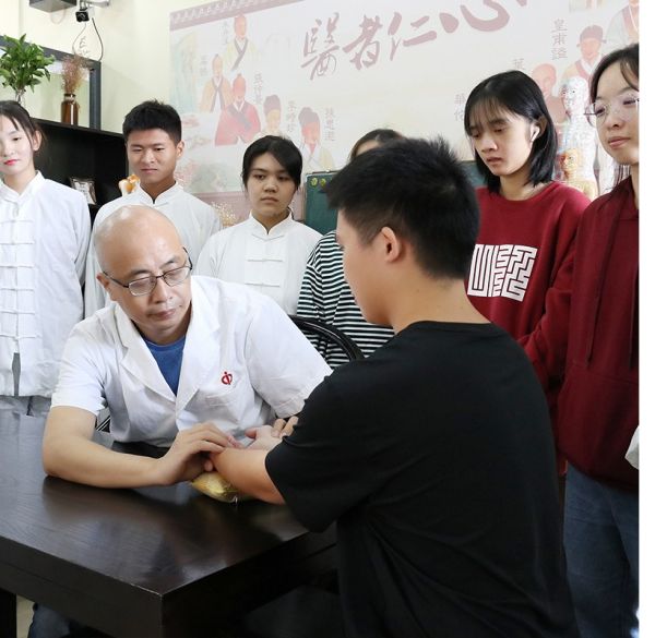 工作室简介.jpg