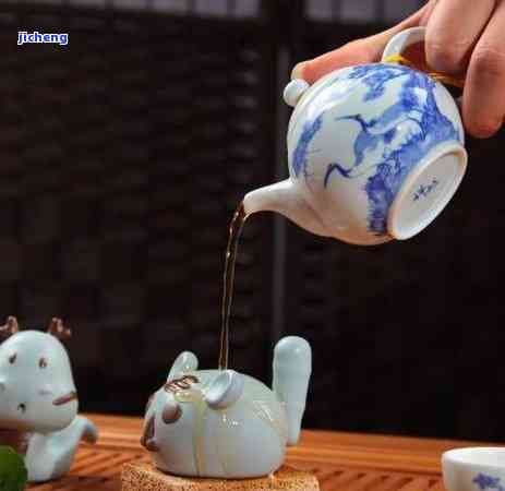 泡茶的茶水比例泡茶水浸泡时间冲泡次数，掌握茶叶的完美冲泡：茶水比例、水、浸泡时间和冲泡次数的完美搭配