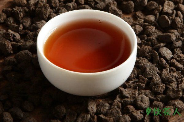 黑糯茶是什么東西，養(yǎng)胃暖胃的健康茶飲(由黑糯米和紅茶制成)