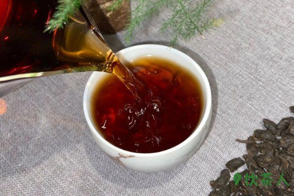 黑糯茶是什么東西，養(yǎng)胃暖胃的健康茶飲(由黑糯米和紅茶制成)
