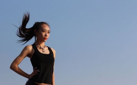 饭后靠墙站立半小时可以减肥吗 饭后减肥的方法有哪些 饭后靠墙站立减肥