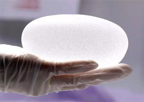 沈正宇隆胸和黃明斗那個(gè)好？深扒醫(yī)生隆胸技術(shù)特點(diǎn)及實(shí)力