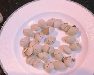 鹽烤銀杏果的做法 步驟2