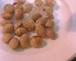 鹽烤銀杏果的做法 步驟3
