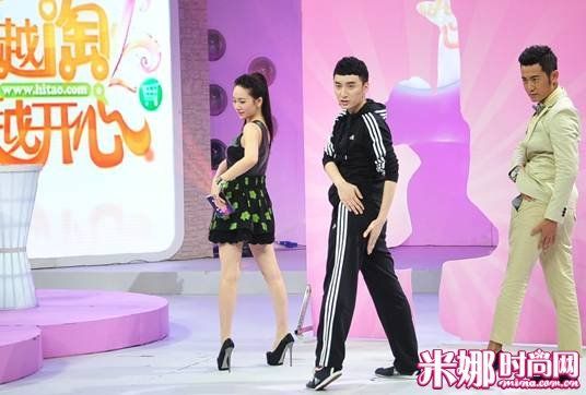 圖為達(dá)人周毅出席節(jié)目與用戶互動(dòng)