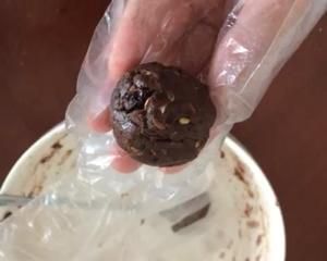健康零食·巧克力谷物能量球的做法 步驟6