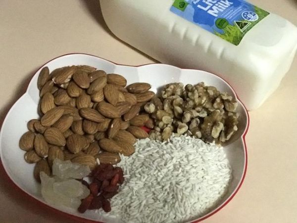 （豆?jié){機(jī)）杏仁核桃牛奶露的做法