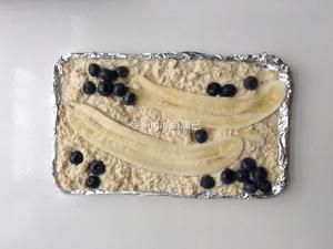 健康餐:豆?jié){香蕉藍(lán)莓烤燕麥的做法 步驟2