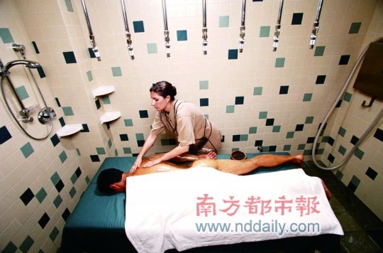 懵男貼秋膘型男減秋肥