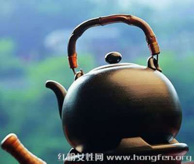 五款自制荷葉減肥茶讓你減磅的同時(shí)更養(yǎng)顏