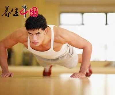 俯臥撐練出健碩胸肌