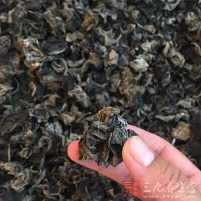 黑木耳粉對膽結石、腎結石、膀胱結石等內(nèi)源性異物有比較顯著的化解功能