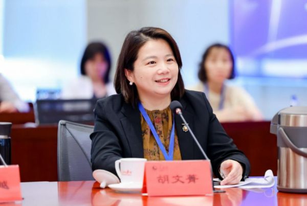 拜耳影像診斷業(yè)務(wù)部中國(guó)區(qū)總經(jīng)理胡文菁發(fā)言。人民網(wǎng) 焦磊攝