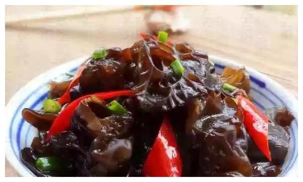 原来黑木耳的作用这么大，食材搭配一起，堪比燕窝噢！