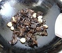 大蒜燒木耳的做法圖解4