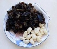 大蒜燒木耳的做法圖解1