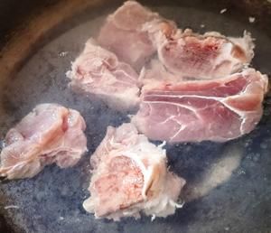黑木耳黄豆猪骨汤的做法 步骤3