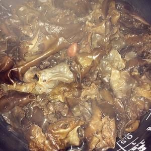 豆?jié){機(jī)制作黑木耳健康熱飲的做法 步驟2