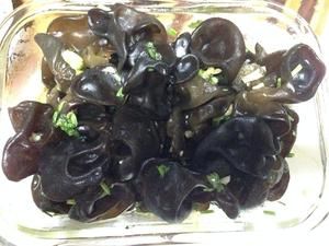 熱伴黑木耳的做法 步驟4