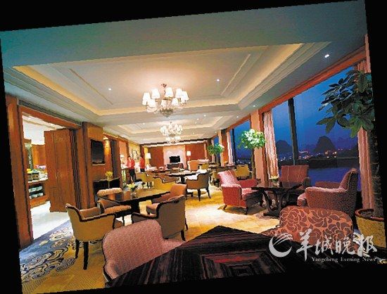 在山水環(huán)抱的桂林香格里拉大酒店，得天獨(dú)厚的旅游資源被充分利用起來(lái)