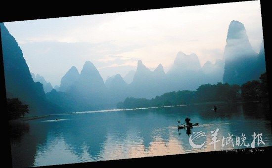 漓江興坪段風(fēng)光 新華社發(fā)(賴柳生 攝)