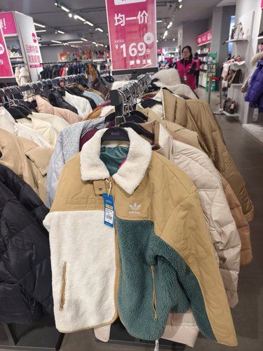 唯品會(huì)特賣(mài)會(huì)179一件棉服