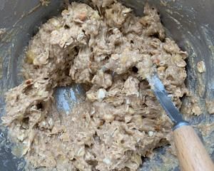 无糖海盐香蕉夹心花生酱燕麦快手马芬【健康主食】的做法 步骤3