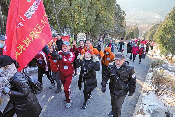 寒冷天气难阻市民健身热情 运动专家：科学锻炼是御寒良方