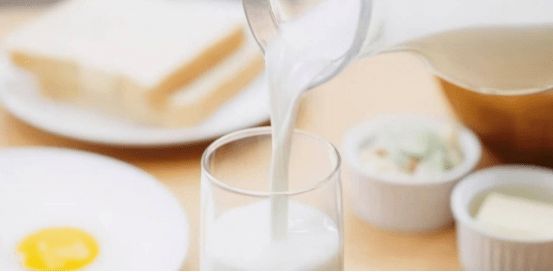 健身后可以喝牛奶嗎 晚上健身后可以喝牛奶嗎
