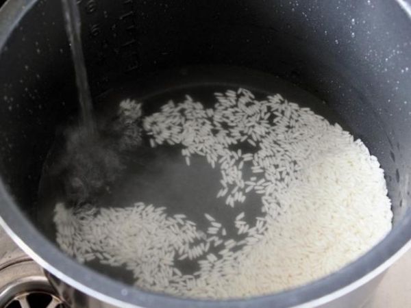 冬日必吃早餐：教你3步做雪梨枸杞粥，更健康的早餐，暖暖的