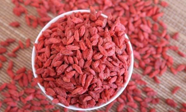 原來枸杞泡水不能隨便喝，需避開四個(gè)禁忌，若是喝錯(cuò)反傷身