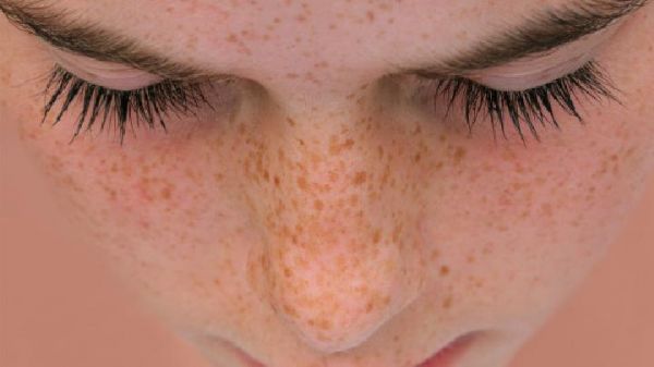 如何喝水美容排毒？八大方法讓你綻放青春