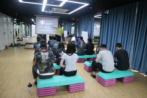 綠瘦訓(xùn)練營內(nèi)老師分享健康營養(yǎng)課程