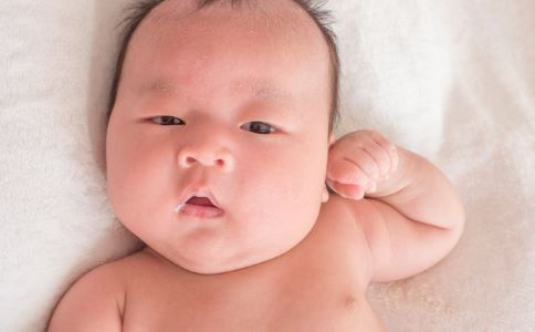 宝宝空腹可以喝牛奶吗 母乳比进口奶粉更营养 断奶不等于不喝奶